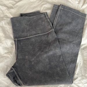 Lululemon wunder under washed Luna size 8 crop 21”